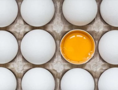 Αυγά: Τι μπορεί να δείχνει το χρώμα που έχει ο κρόκος (φωτο)